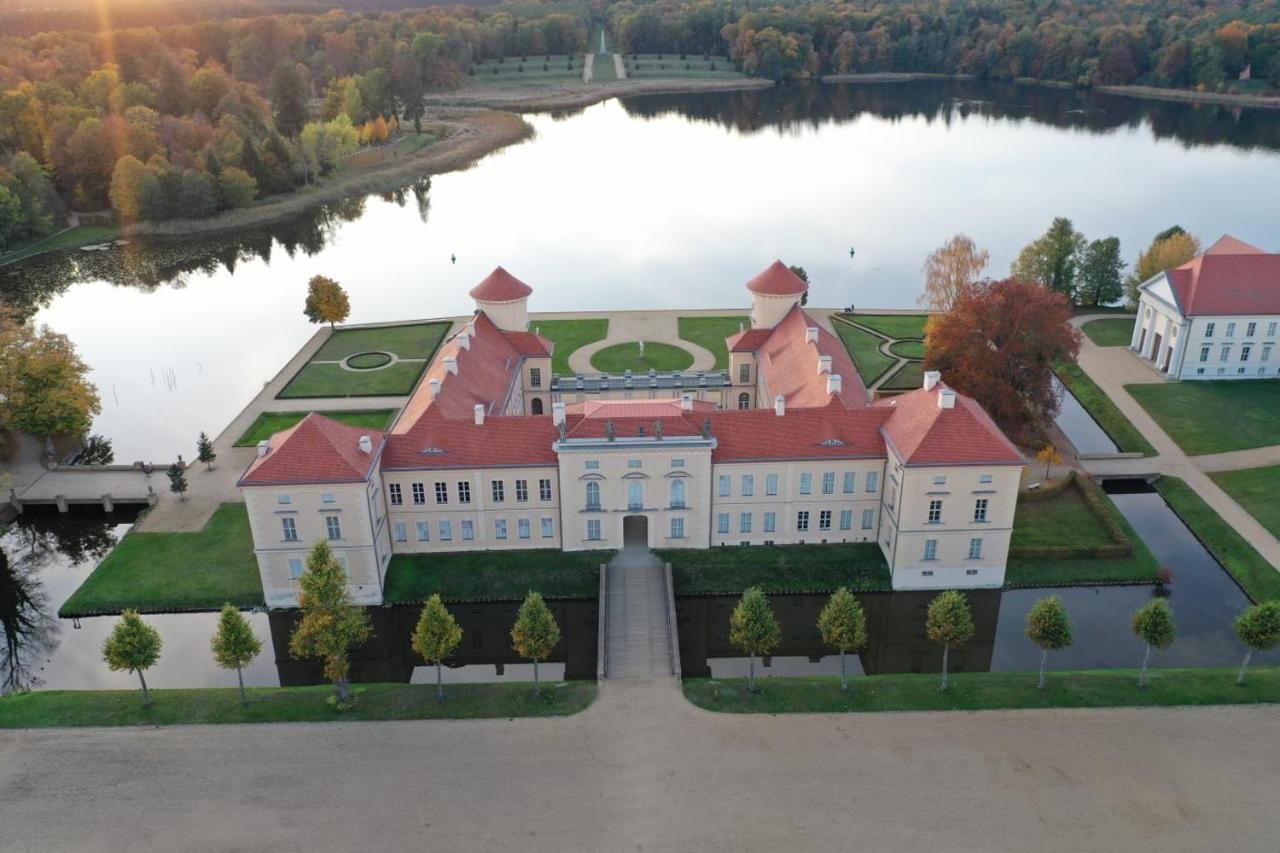 Loggiahaus Am Schloss, 5 Ferienwohnungen, Teils Mit Schloss- Und Seeblick Райнсберг Экстерьер фото